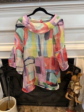 IC COLLECTION Mesh Grid Pullover in Mint, Coral and Red Accents